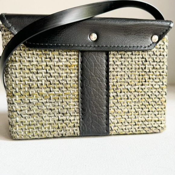 Small Tweed Detail Small Cameral Bag w  Crossbody Strap - Picture 8 of 8